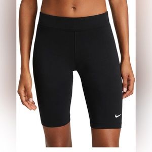 Nike Women’s Sportswear Essential Bike Shorts